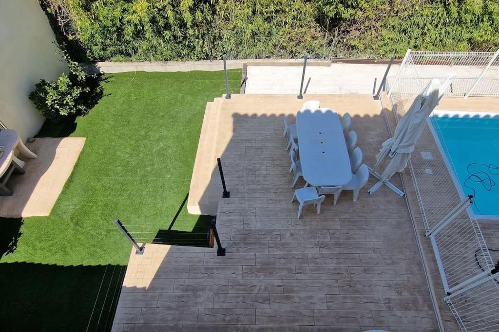 Pour 10 Personnes Avec Piscine Et Jacuzzi *