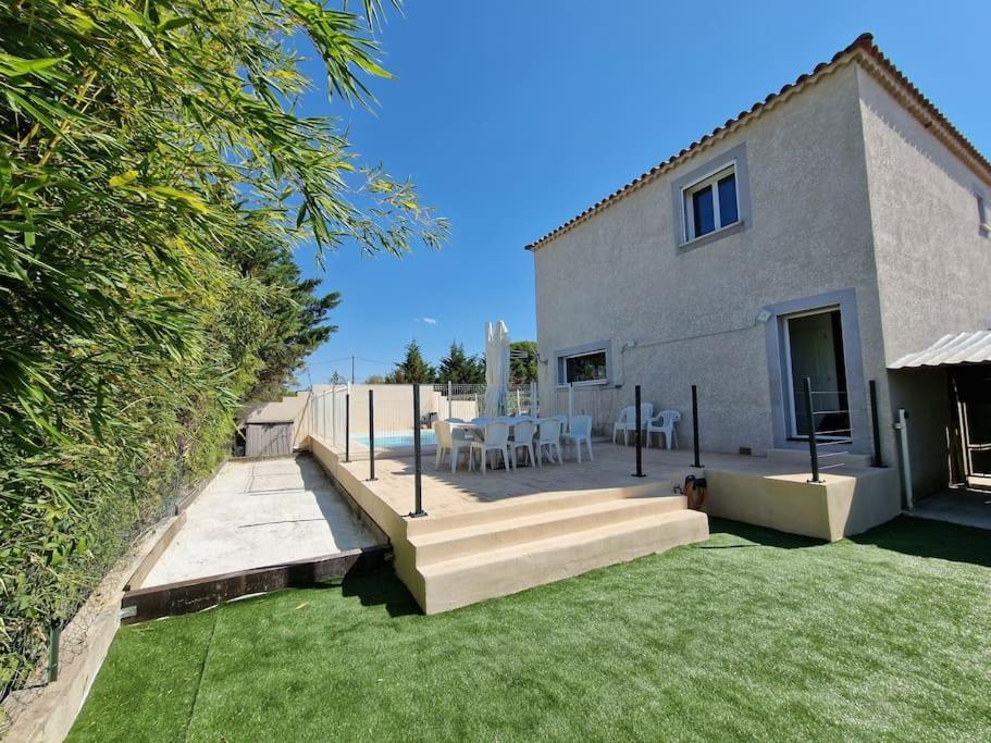 Pour 10 Personnes Avec Piscine Et Jacuzzi Holiday home *