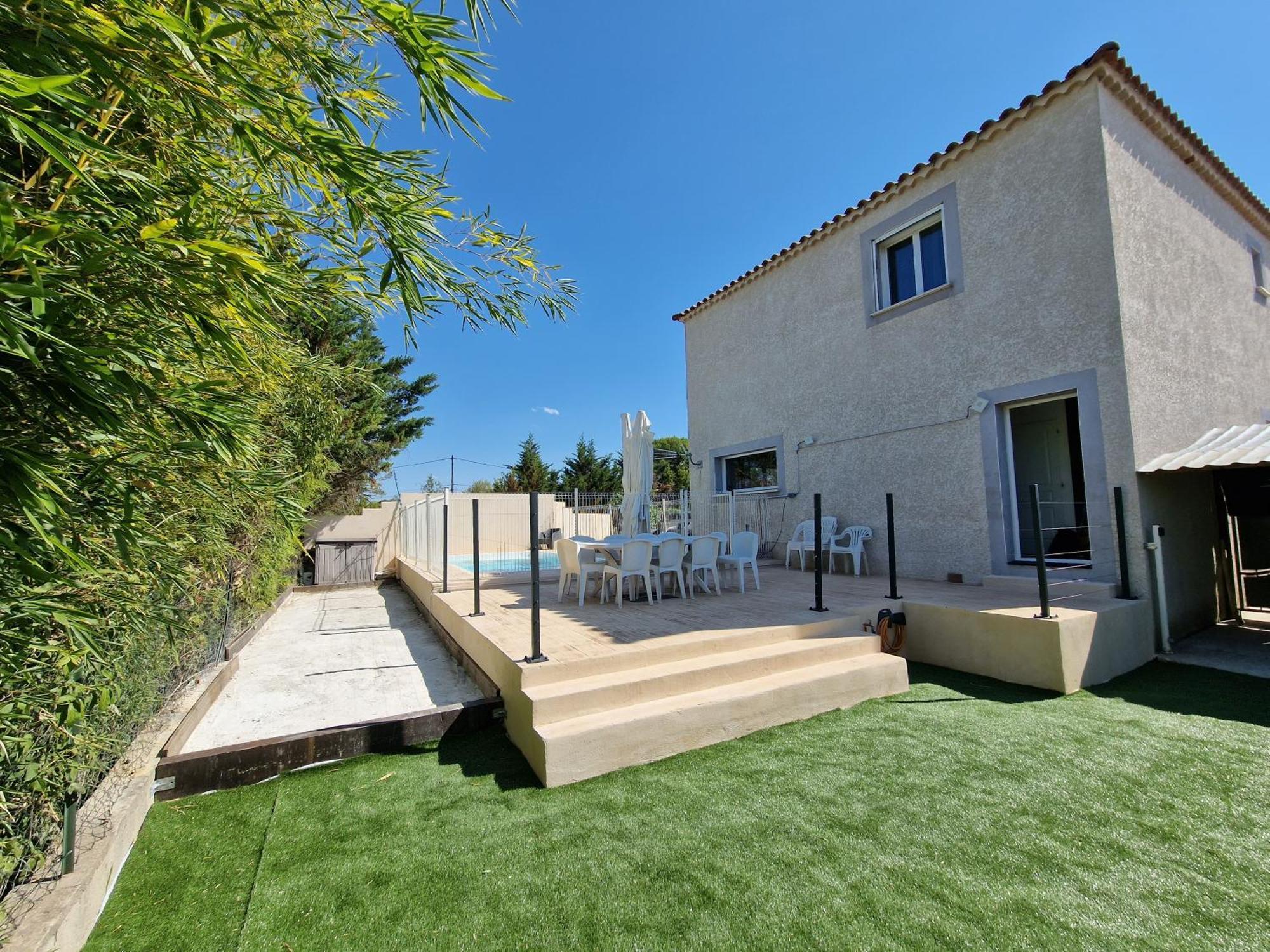 Pour 10 Personnes Avec Piscine Et Jacuzzi